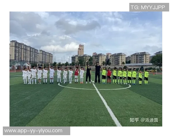 科学足球团队协作训练方法探讨提升球员默契与比赛表现的有效策略 科学足球团队协作训练方法探讨提升球员默契与比赛表现的有效策略